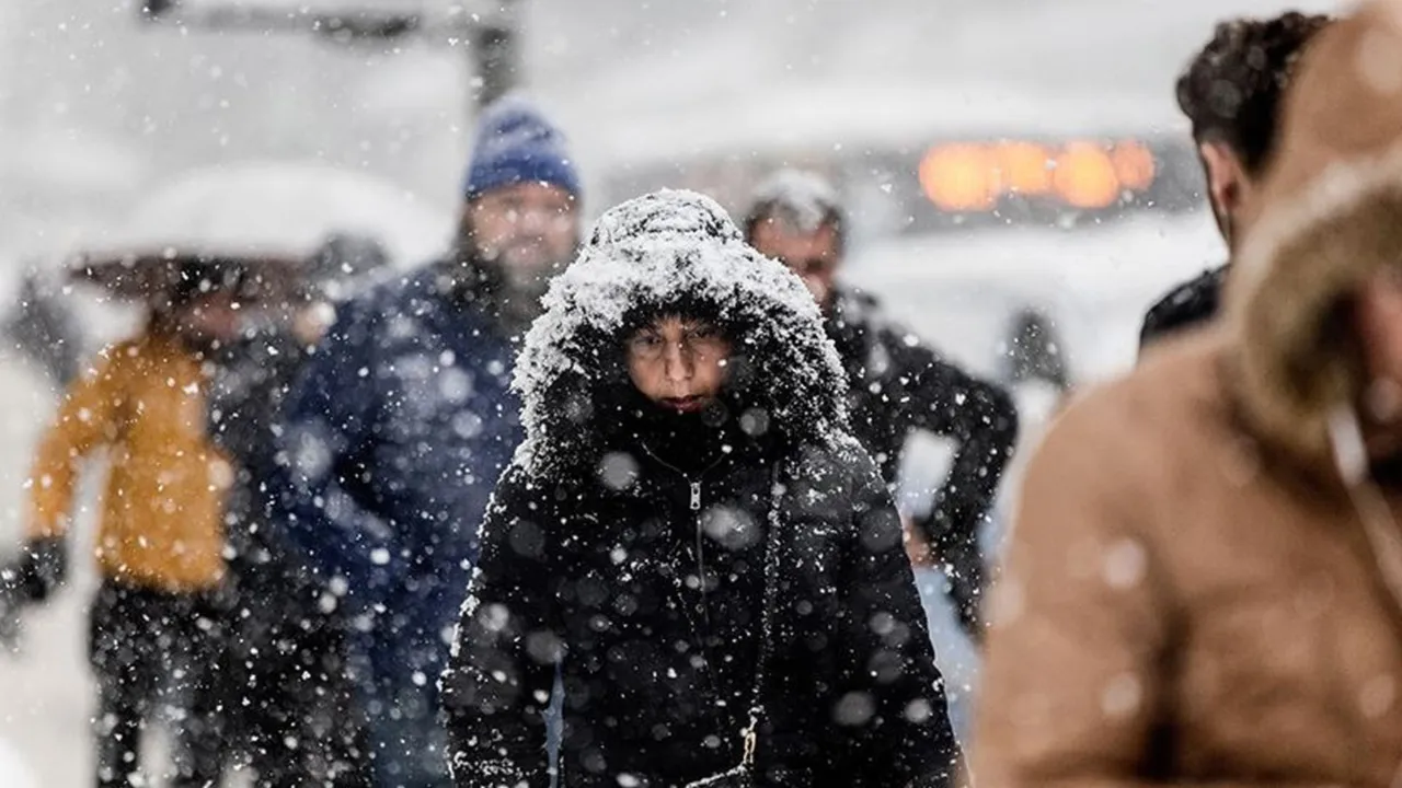 İstanbul'da sıcaklık 0 dereceye düşüyor, birçok kente kar geliyor