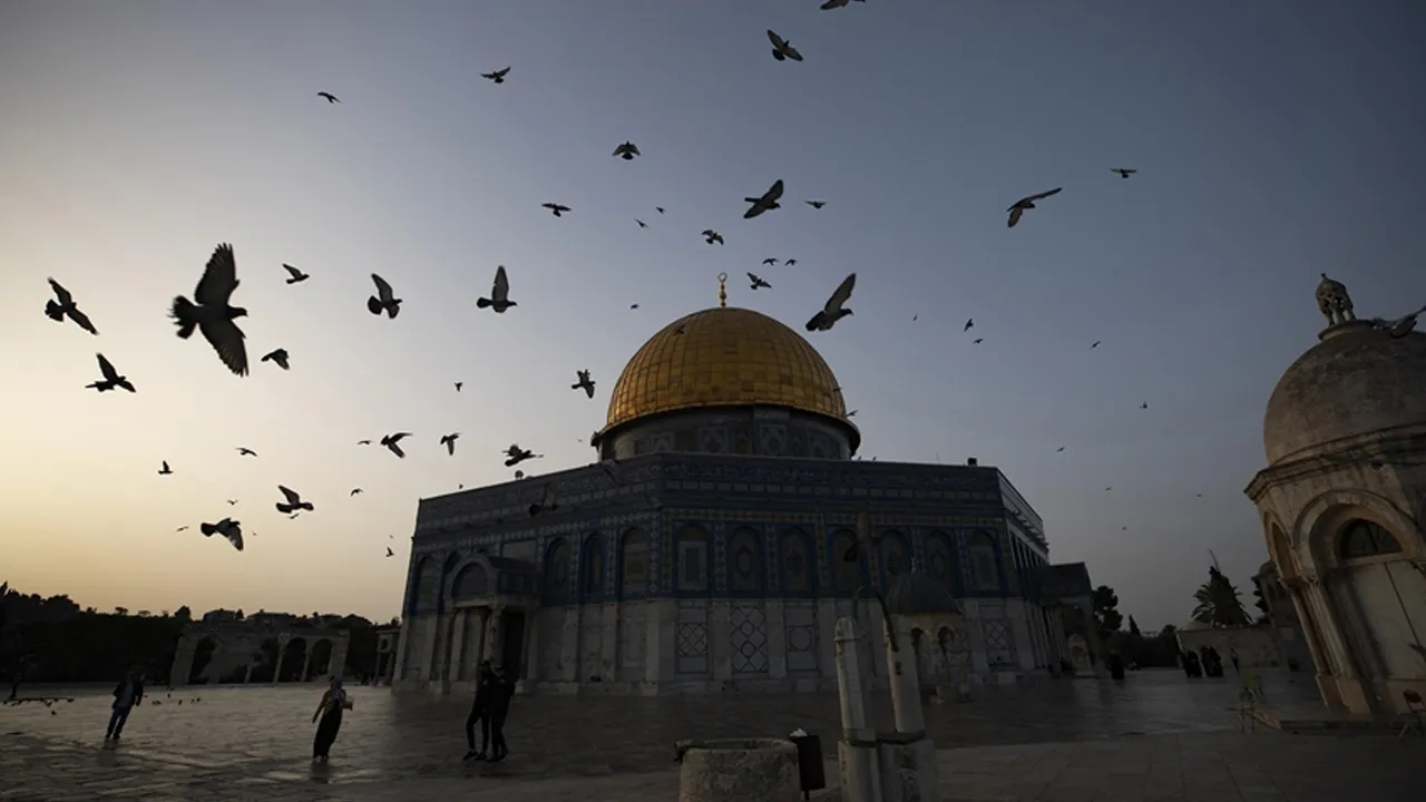 Mescid-i Aksa, 41 gün sonra ibadete açıldı