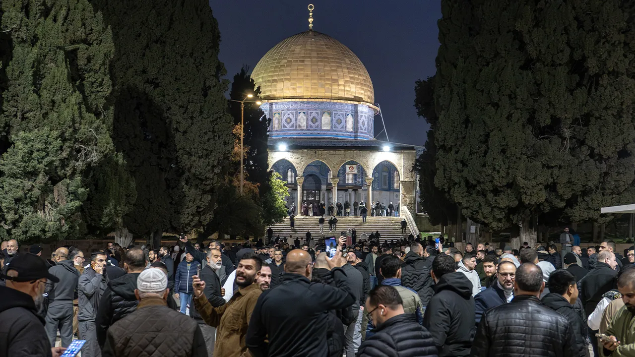 Mescid-i Aksa, 41 gün sonra ibadete açıldı