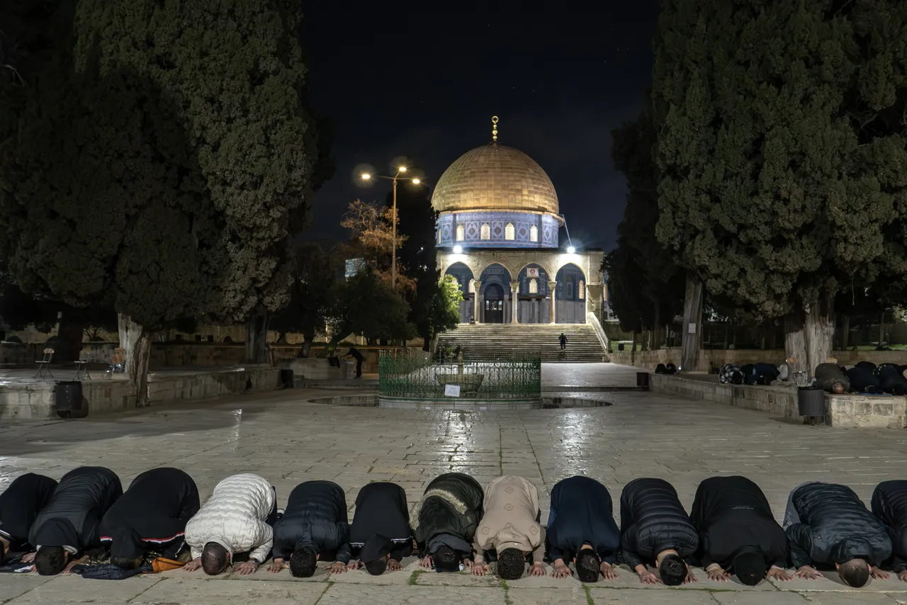 Mescid-i Aksa, 41 gün sonra ibadete açıldı