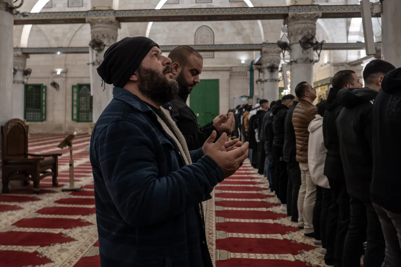 Mescid-i Aksa, 41 gün sonra ibadete açıldı