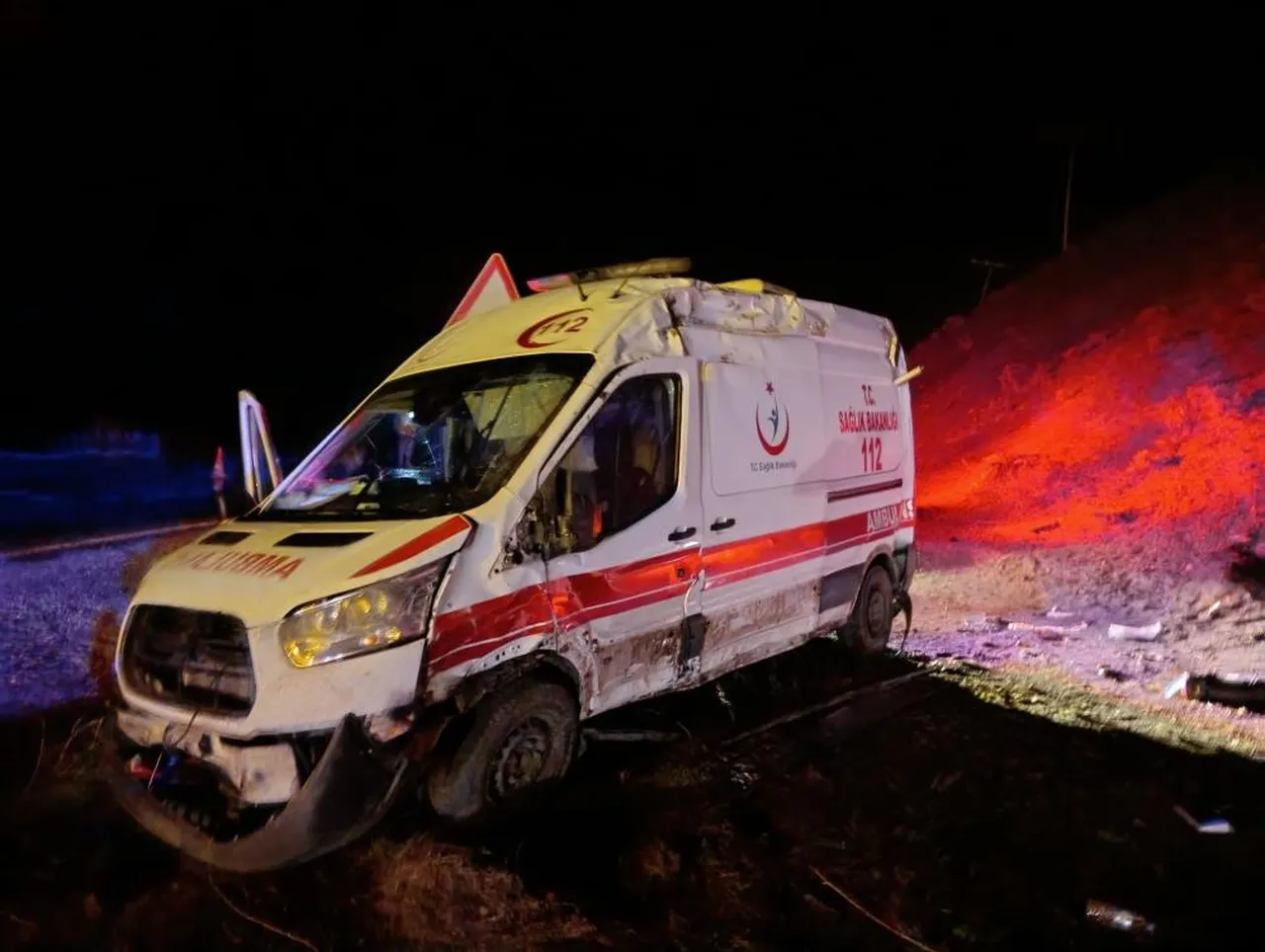 Muş’ta ambulans devrildi! Yaralılar var