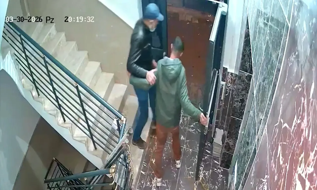 Nevşehir'de eski eş dehşeti! Apartman girişinde taşla saldırdığı anlar kamerada