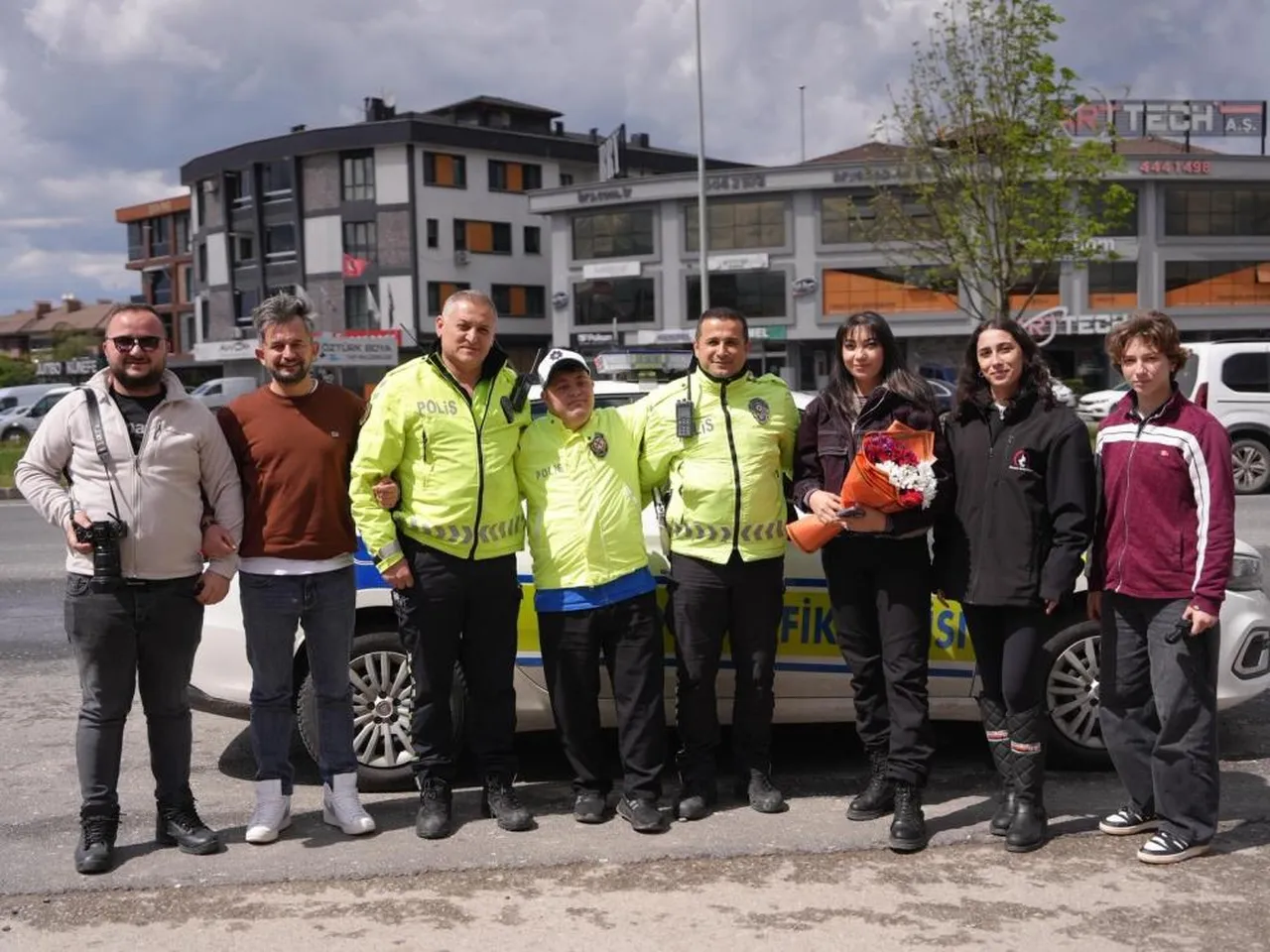 Polislere 10 Nisan sürprizi: “Bu üniformayı giyerken canımızdan vazgeçtik”