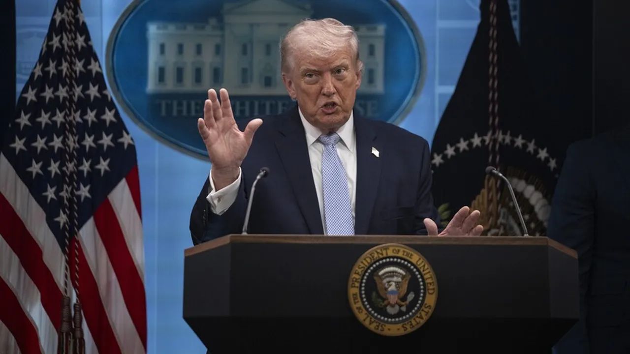 Trump ve Hamaney'den peş peşe açıklamalar: Müzakere masası yolunda kırmızı çizgiler çekildi