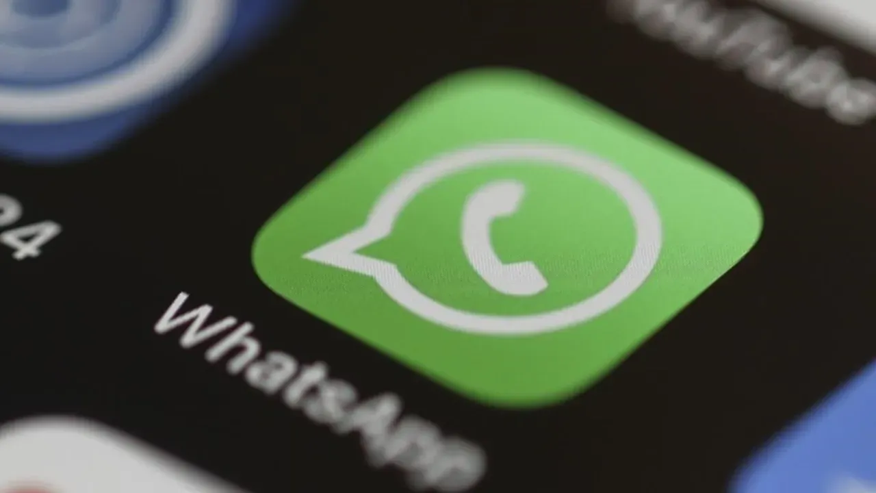 WhatsApp, App Store'da resmi CarPlay uygulamasını duyurdu