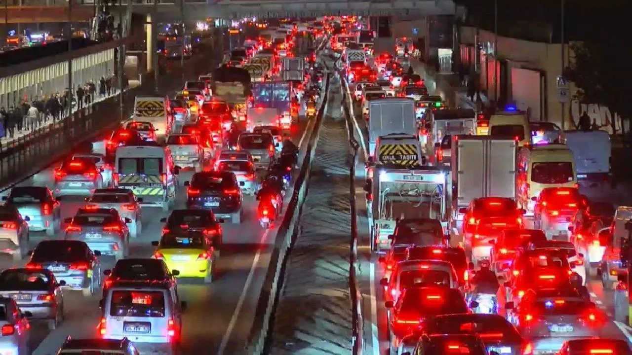 1 Mayıs yollar kapalı mı? İstanbul ve Ankara'da trafiğe kapalı yollar duyuruldu!