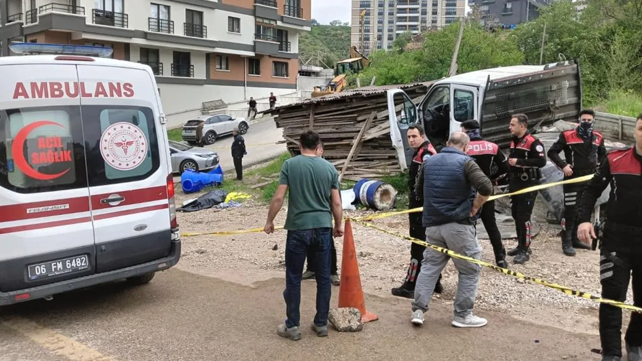 1 Mayıs'ta acı kaza: Kamyon altında kalan 2 işçi can verdi