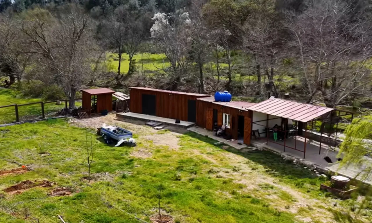 Bülent Polat şehir hayatını bırakıp köye yerleşti… 6 dönümlük arazide elektrik yok, telefon çekmiyor