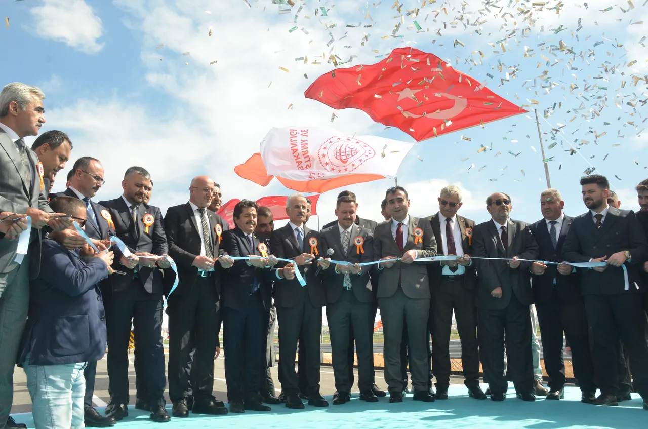 Dev hızlı tren projesi: Seyahat süresi 2 saatten fazla kısalacak