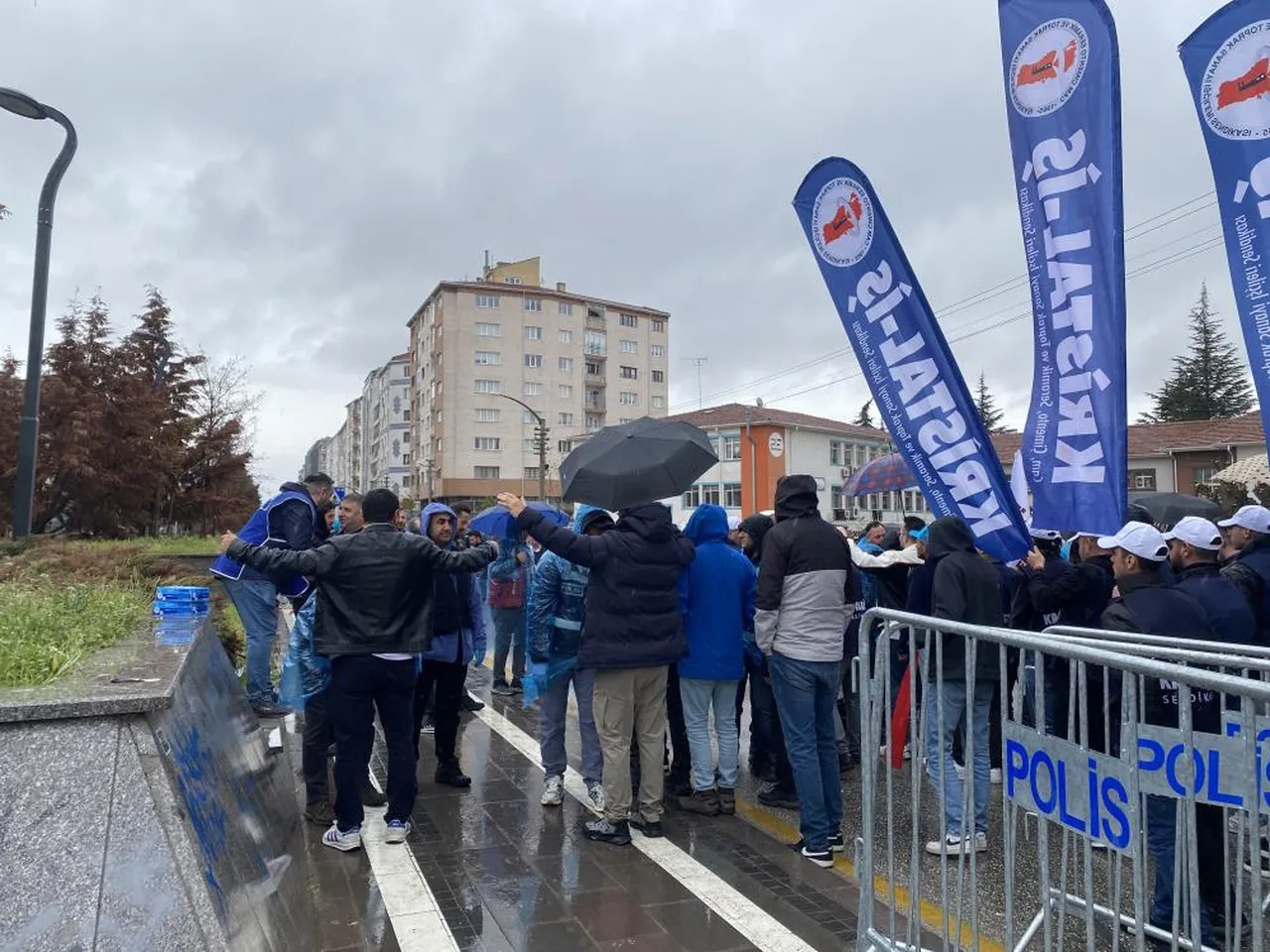 Emekçiler meydanlarda! 1 Mayıs Türkiye genelinde kutlanıyor