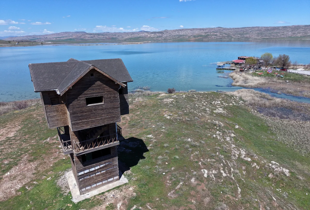 Endemik bitkilerin yuvası! Sivas’ın en büyük gölü sağanak sonrası tam kapasiteye ulaştı