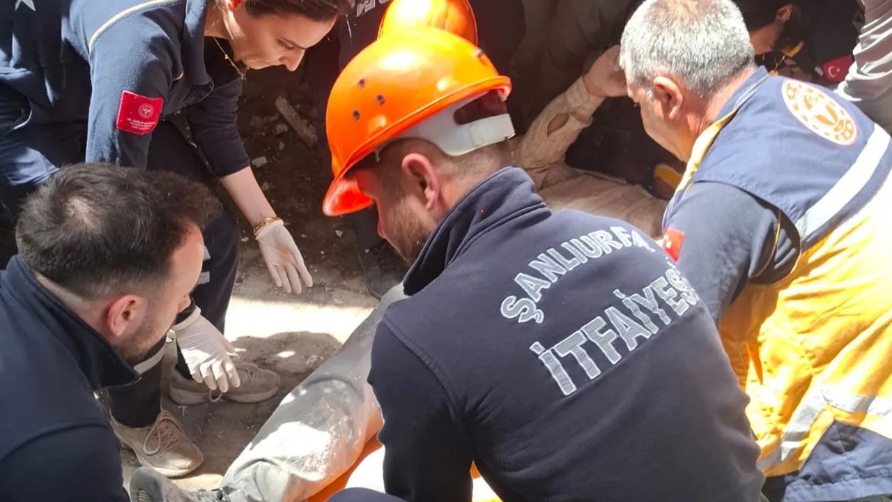 İşçi Bayramı'nda iş kazası! Korkuluklarda asılı kaldı