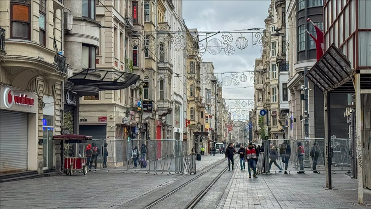 İstanbul Valiliği ilçe ilçe 1 Mayıs tedbirlerini açıkladı! İşte kapalı yollar ve alternatif güzergahlar