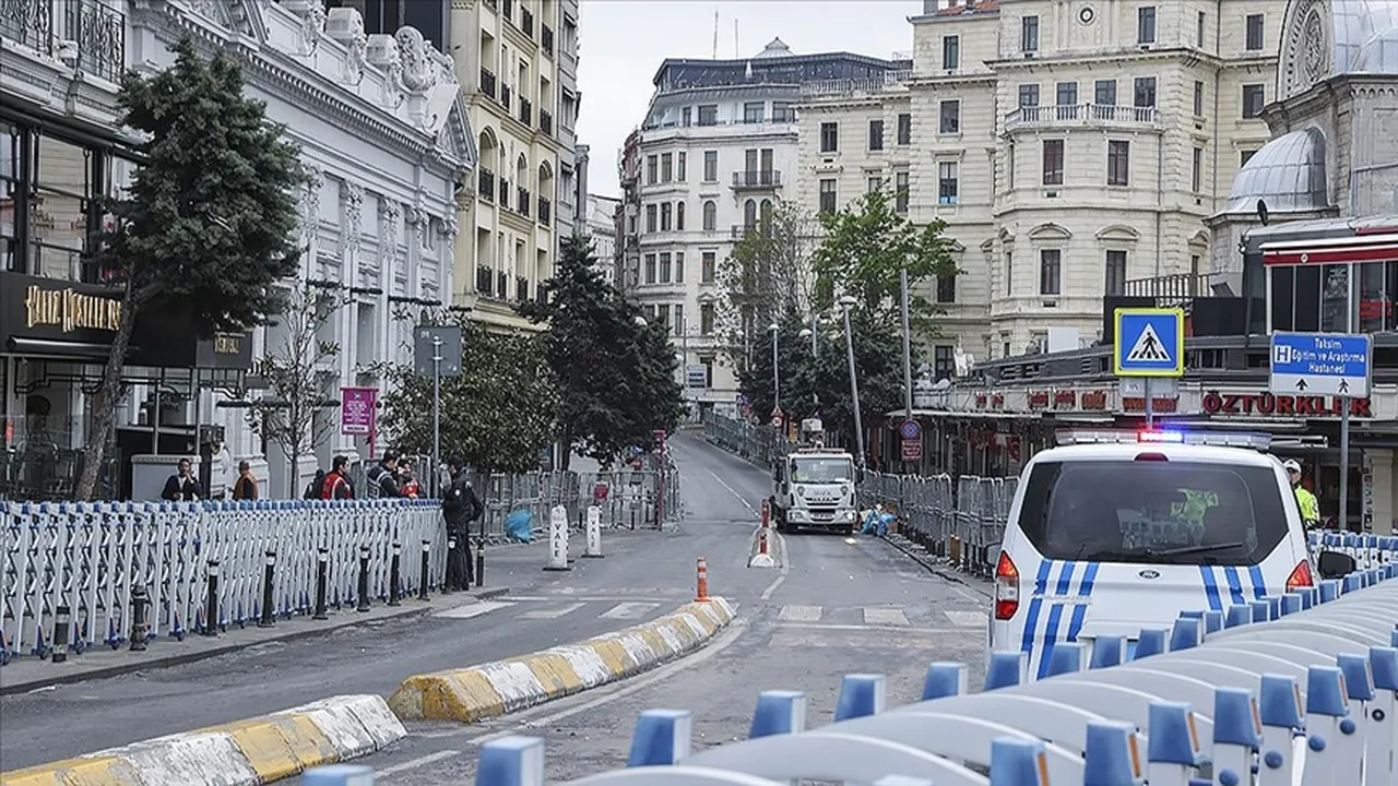 İstanbul Valiliği ilçe ilçe 1 Mayıs tedbirlerini açıkladı! İşte kapalı yollar ve alternatif güzergahlar