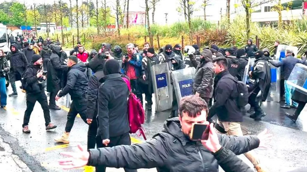 İstanbul'da izinsiz 1 Mayıs gösterilerine polis müdahalesi! Beşiktaş ve Mecidiyeköy'de gözaltılar var