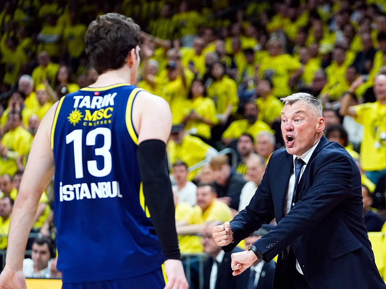 Tarık Biberovic - Sarunas Jasikevicius