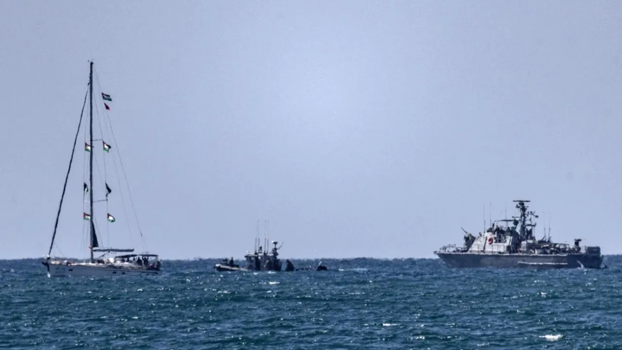 Girit adasındaki aktivistler otobüslerle Hrakleio Havaalanı'na gidiyor