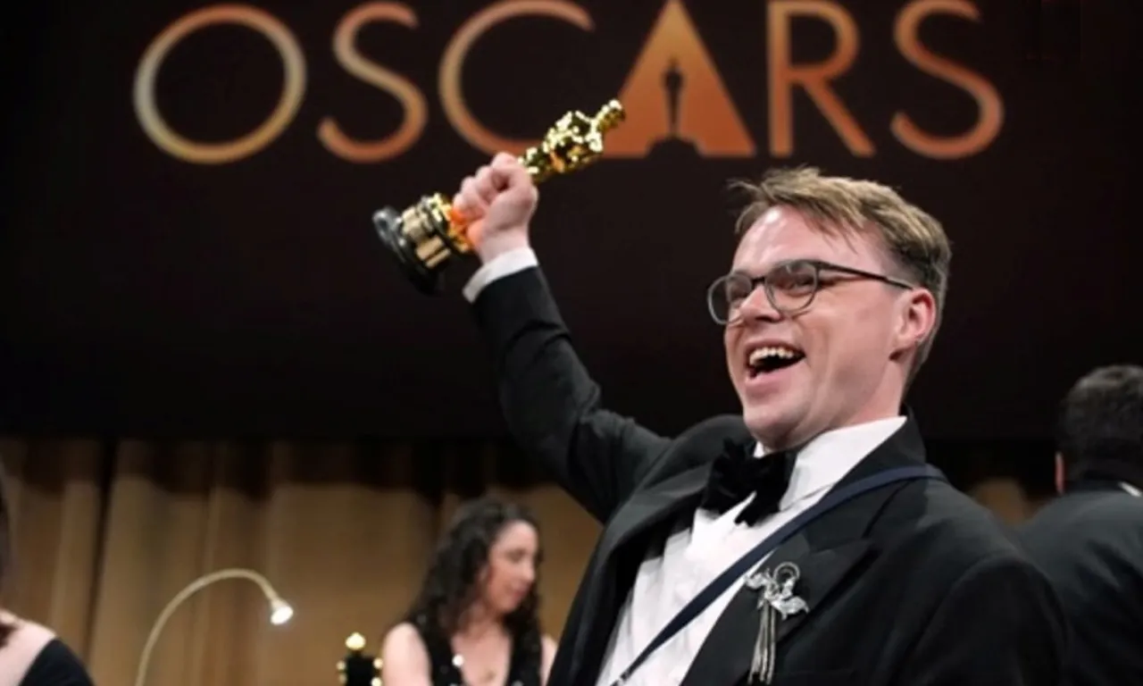 ‘Silah’ gerekçesiyle uçağa alınmadı… Oscar ödüllü yönetmene büyük şok