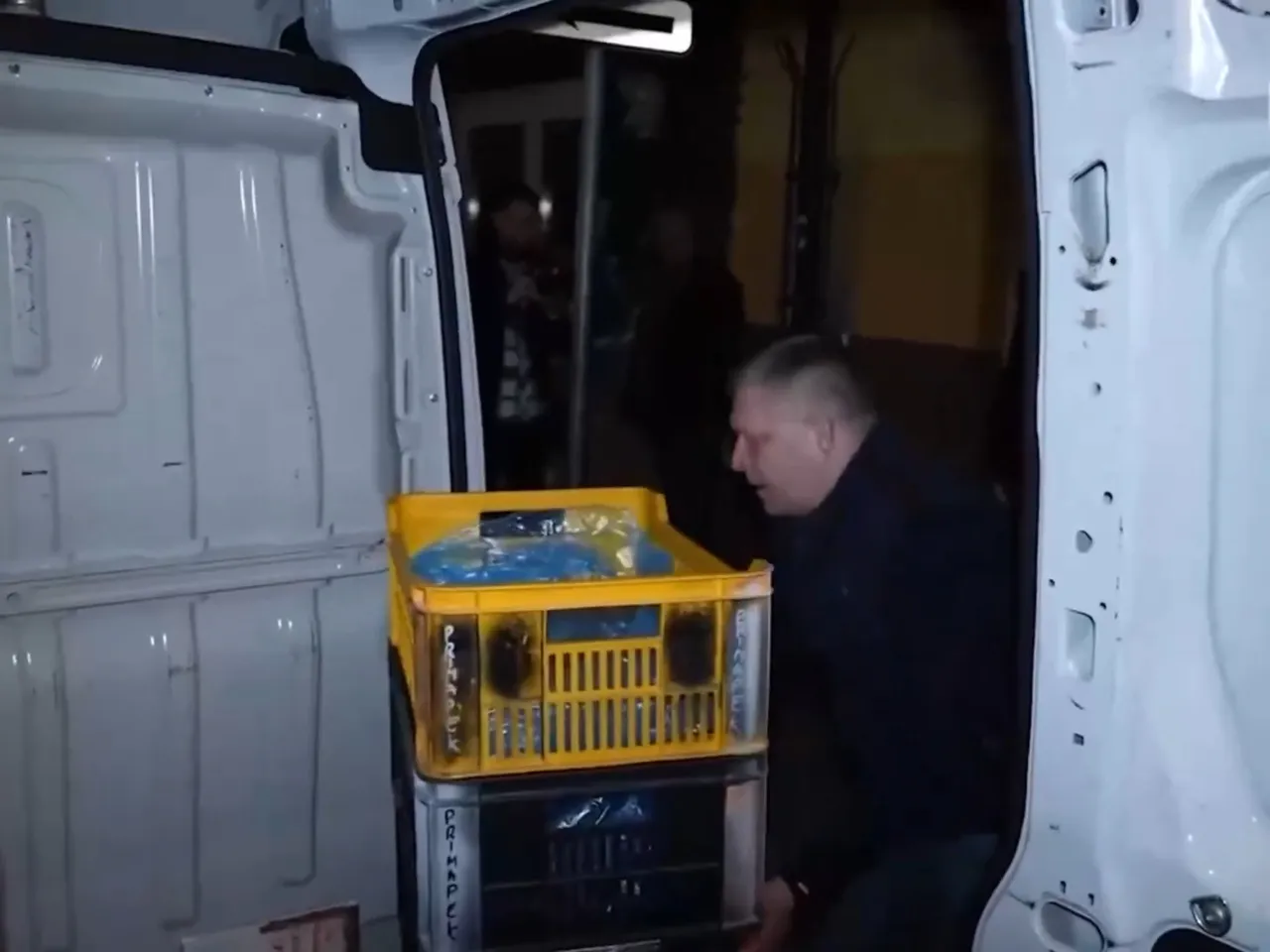 Slovakya Başbakanından dikkat çeken 1 Mayıs mesaisi! Gece vardiyasında ekmek dağıttı