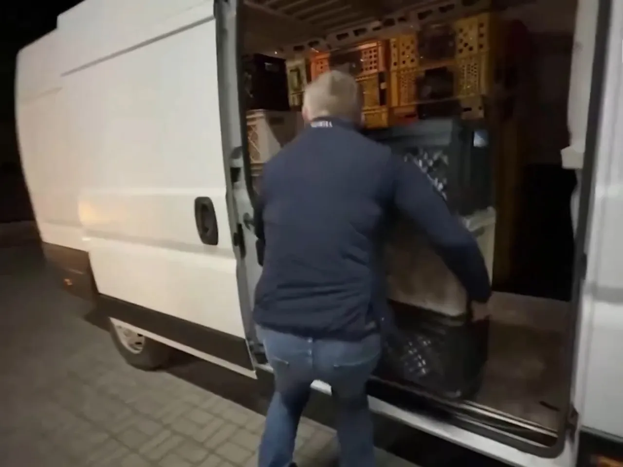 Slovakya Başbakanından dikkat çeken 1 Mayıs mesaisi! Gece vardiyasında ekmek dağıttı
