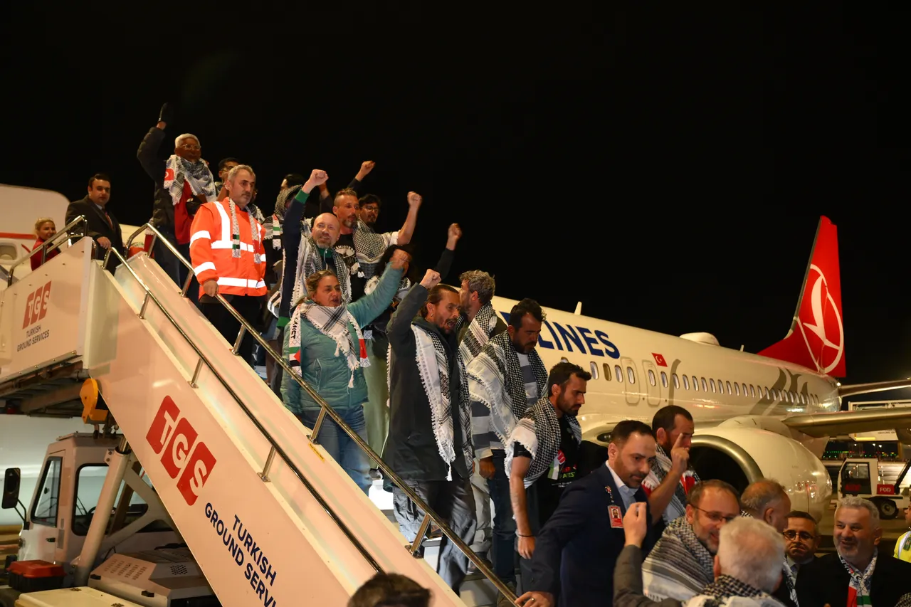 Sumud aktivistleri İstanbul'da! 59 kişiyi taşıyan uçak iniş yaptı