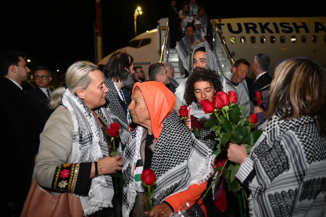 Sumud aktivistleri İstanbul'da! 59 kişiyi taşıyan uçak iniş yaptı