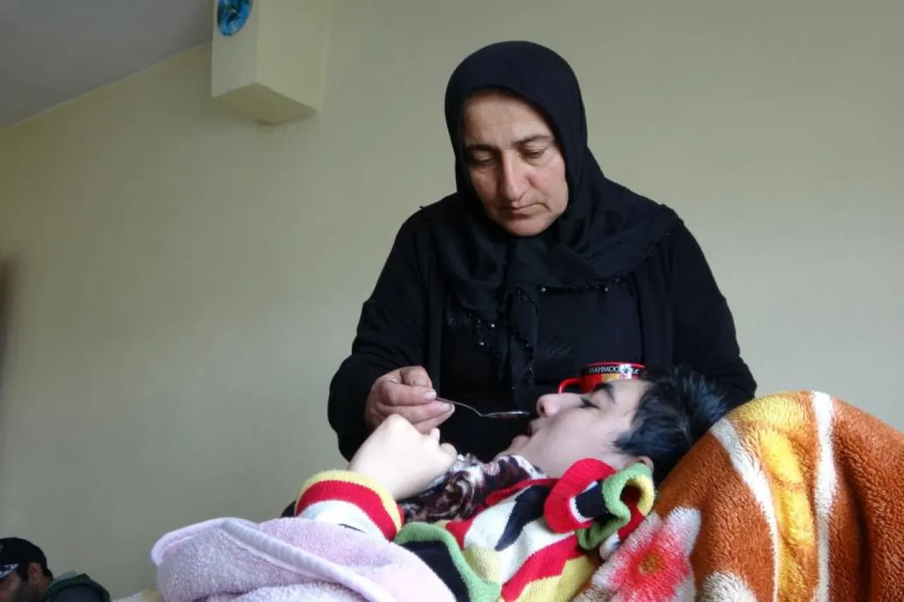 38 yıldır aynı sevgi! 4 engelli evladına hayatını adayan anne