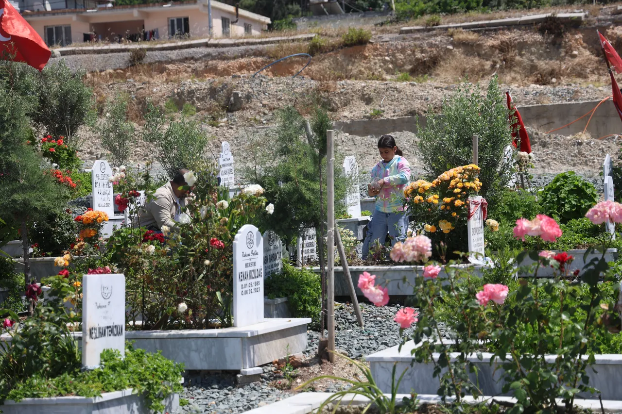 6 Şubat depremlerinde annesini kaybeden genç yürekleri dağladı: Dünyamı kaybetmiş gibiyim