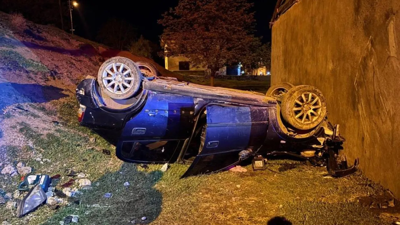 Erzincan'da otomobil evin bahçesine uçtu: 2 kişi yaralandı