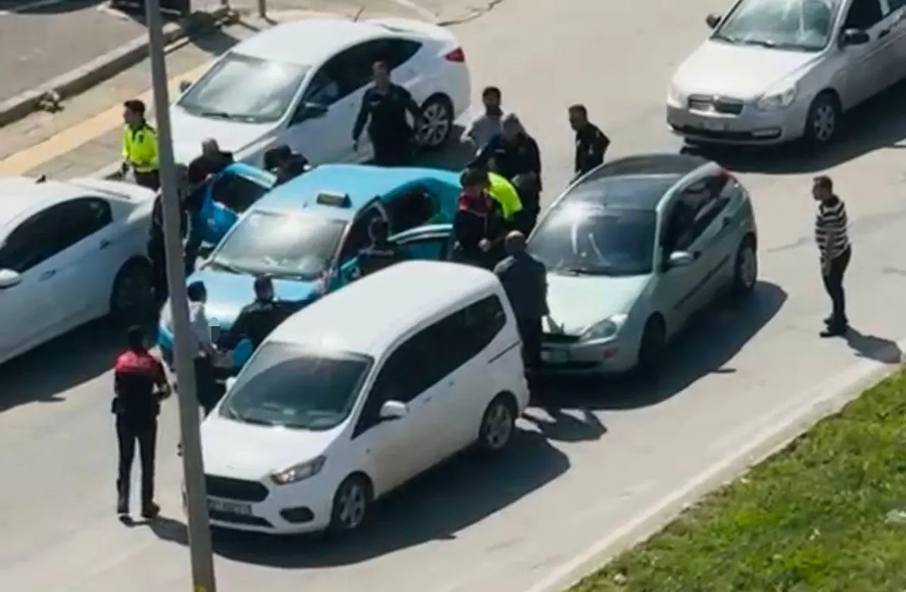 Gaziantep’te film gibi rehine krizi! Taksiyi alıp polise ateş açtılar