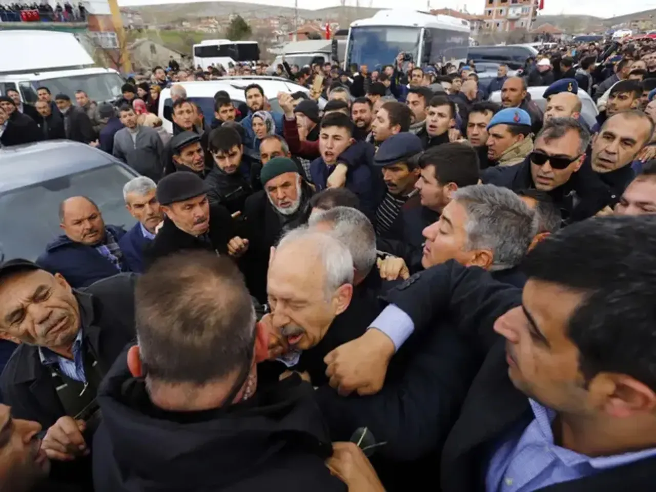 Kılıçdaroğlu’na sürpriz isimden ziyaret! Yıllar sonra helallik istedi
