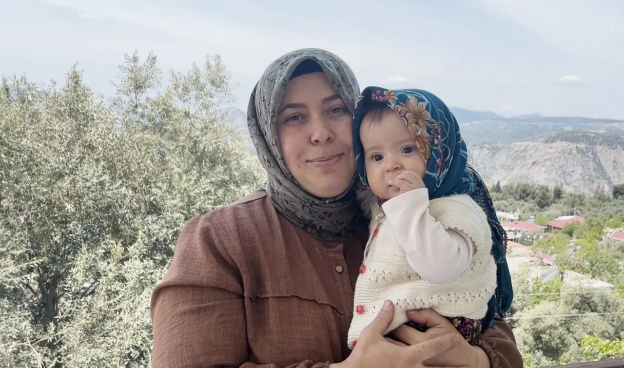 Milyonlar bu anne-kızı konuşuyor! Videoları sosyal medyada gündem oldu, 7,5 aylık Gökçe’nin gülümseten halleri