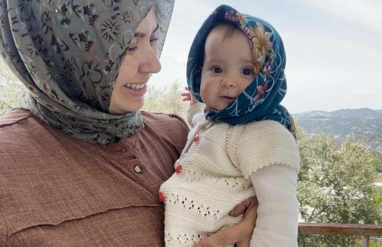 Milyonlar bu anne-kızı konuşuyor! Videoları sosyal medyada gündem oldu, 7,5 aylık Gökçe’nin gülümseten halleri