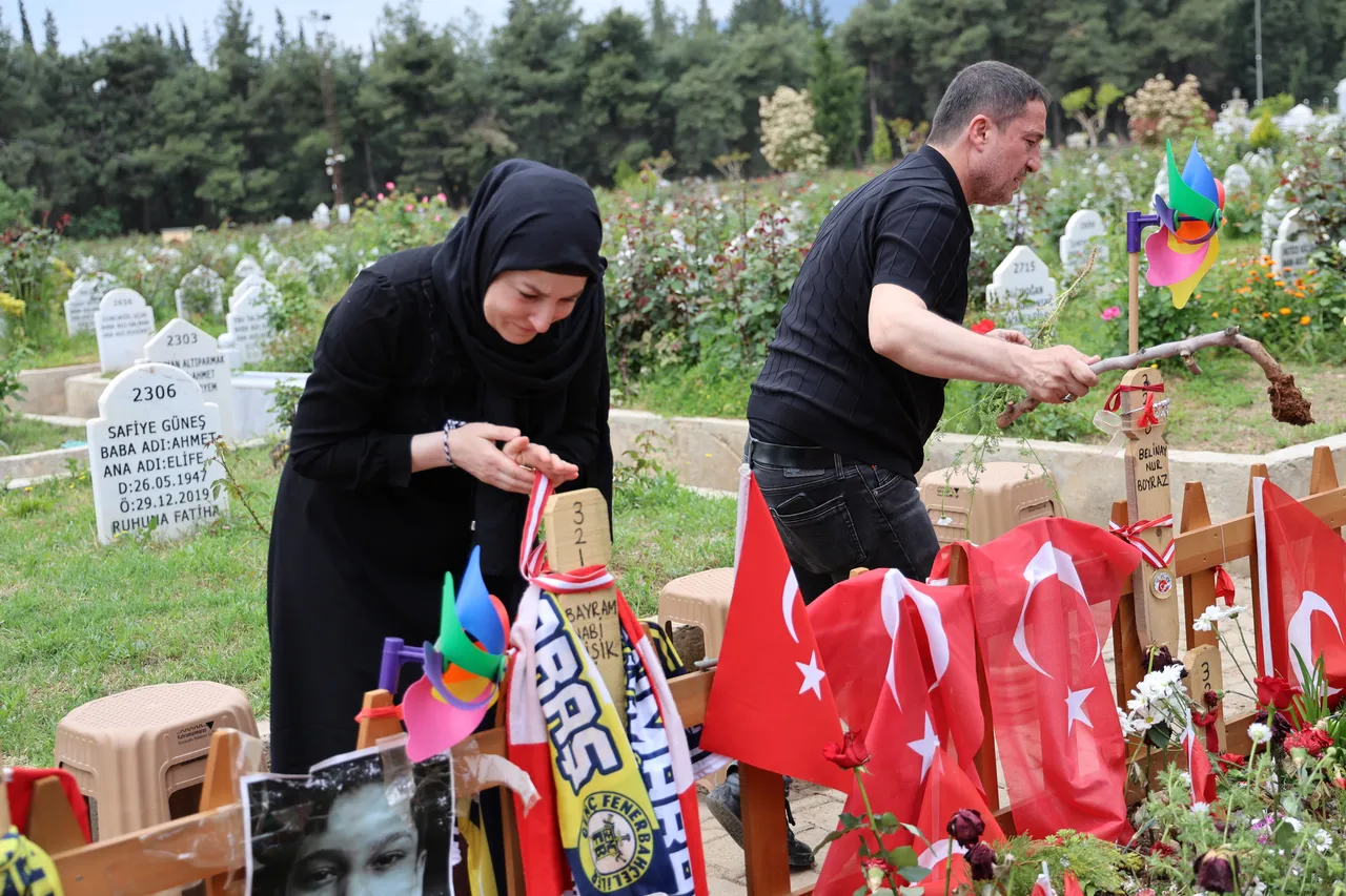 Okul saldırısında ölen Bayram’ın annesinin gözyaşları yürek sızlattı: Her gün çiçek getirirdi, ben de onu çiçeksiz koymam