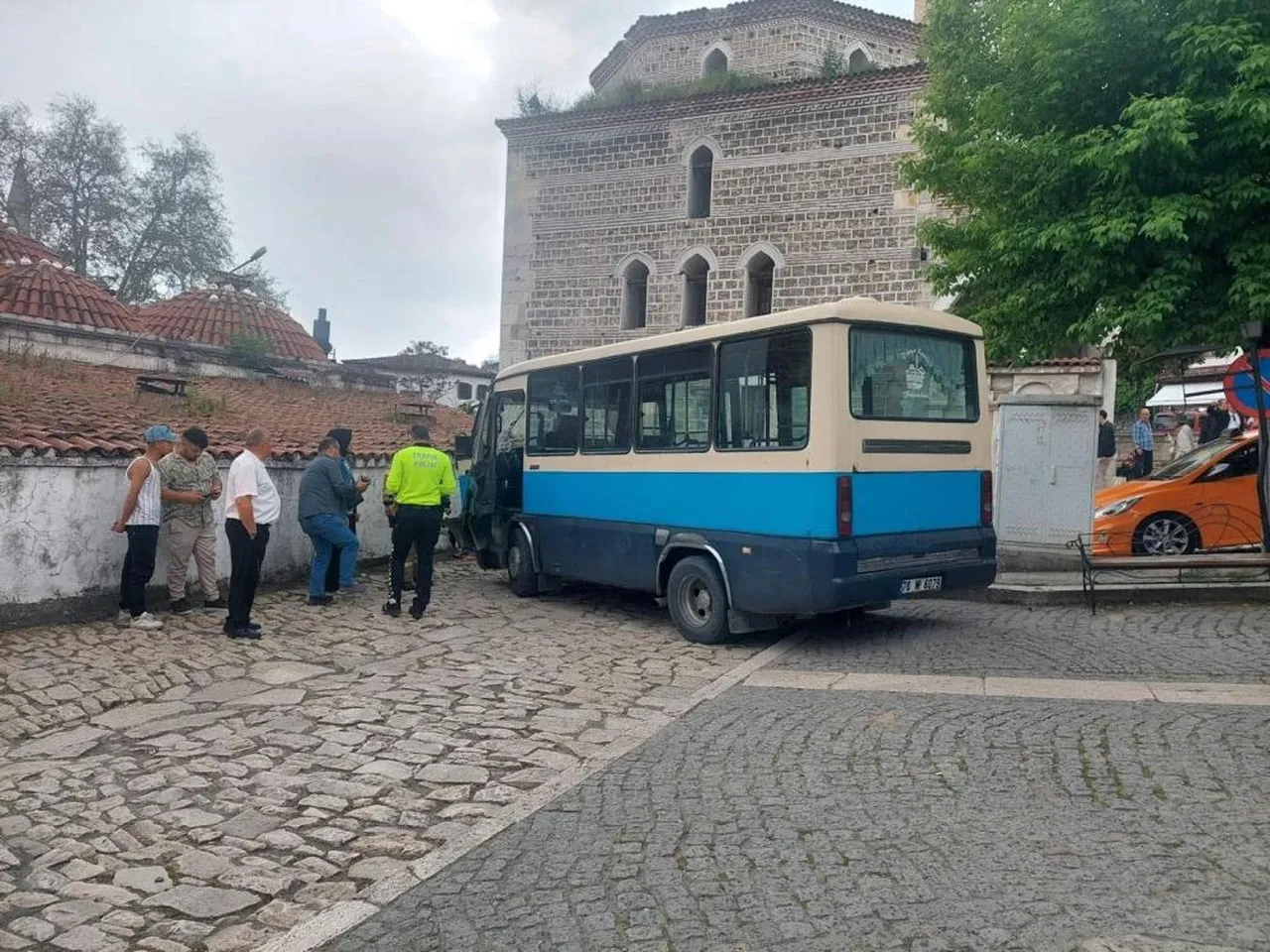 Safranbolu'da dehşet anları! Freni boşalan dolmuş tarihi çarşıya daldı
