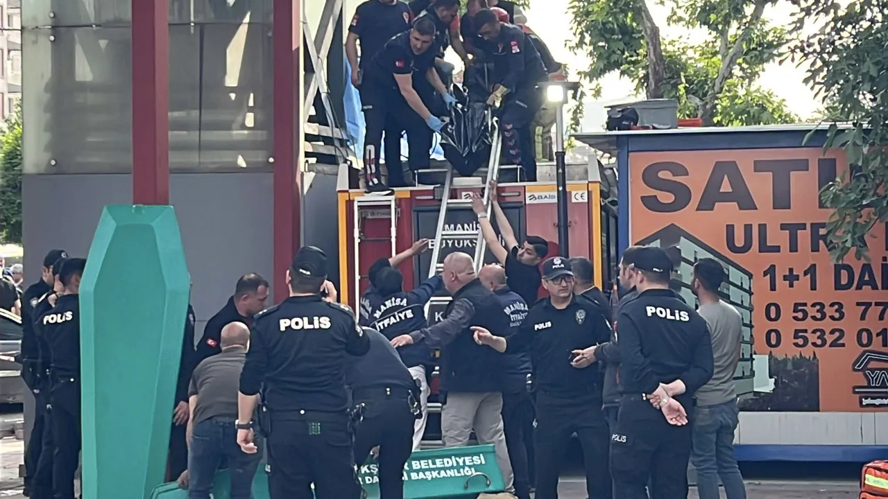 Yaya üst geçidinde feci ölüm! Kurtarma çalışmaları da olay oldu, yaralılar var