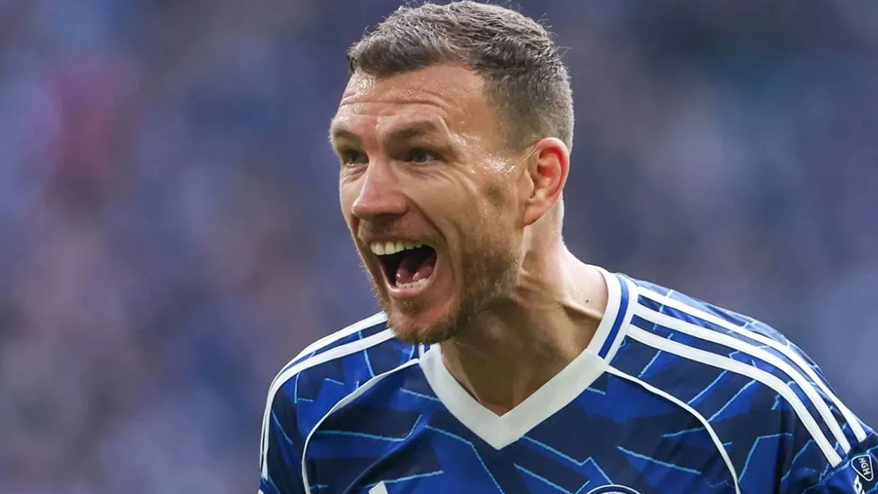 40'lık Edin Dzeko'ya büyük onur