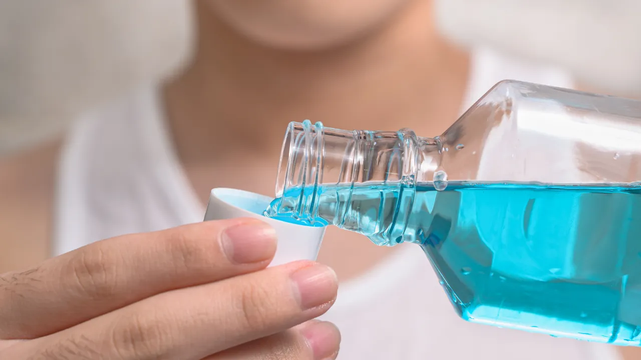 Ağız gargarası kullananlar dikkat! Kanser ve kalp riskine davetiye çıkarıyor
