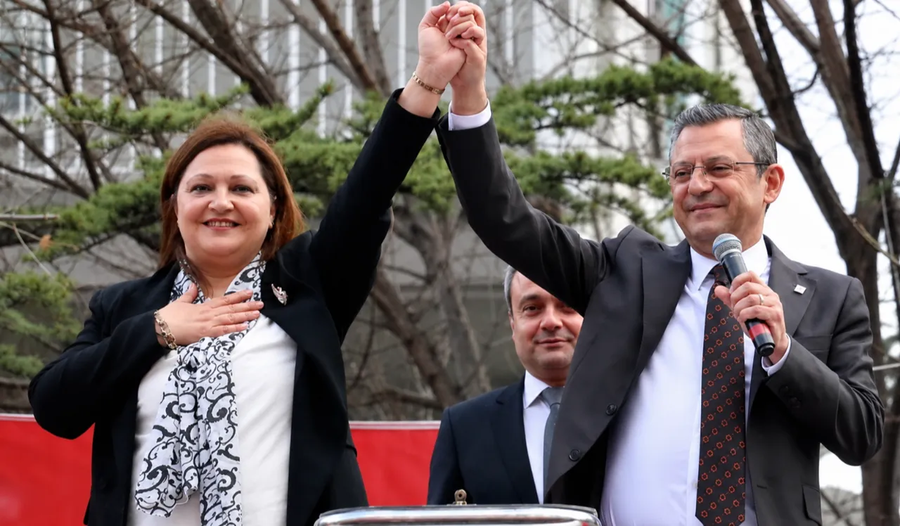 AK Parti'ye geçeceği iddia ediliyordu! CHP'den Burcu Köksal hamlesi