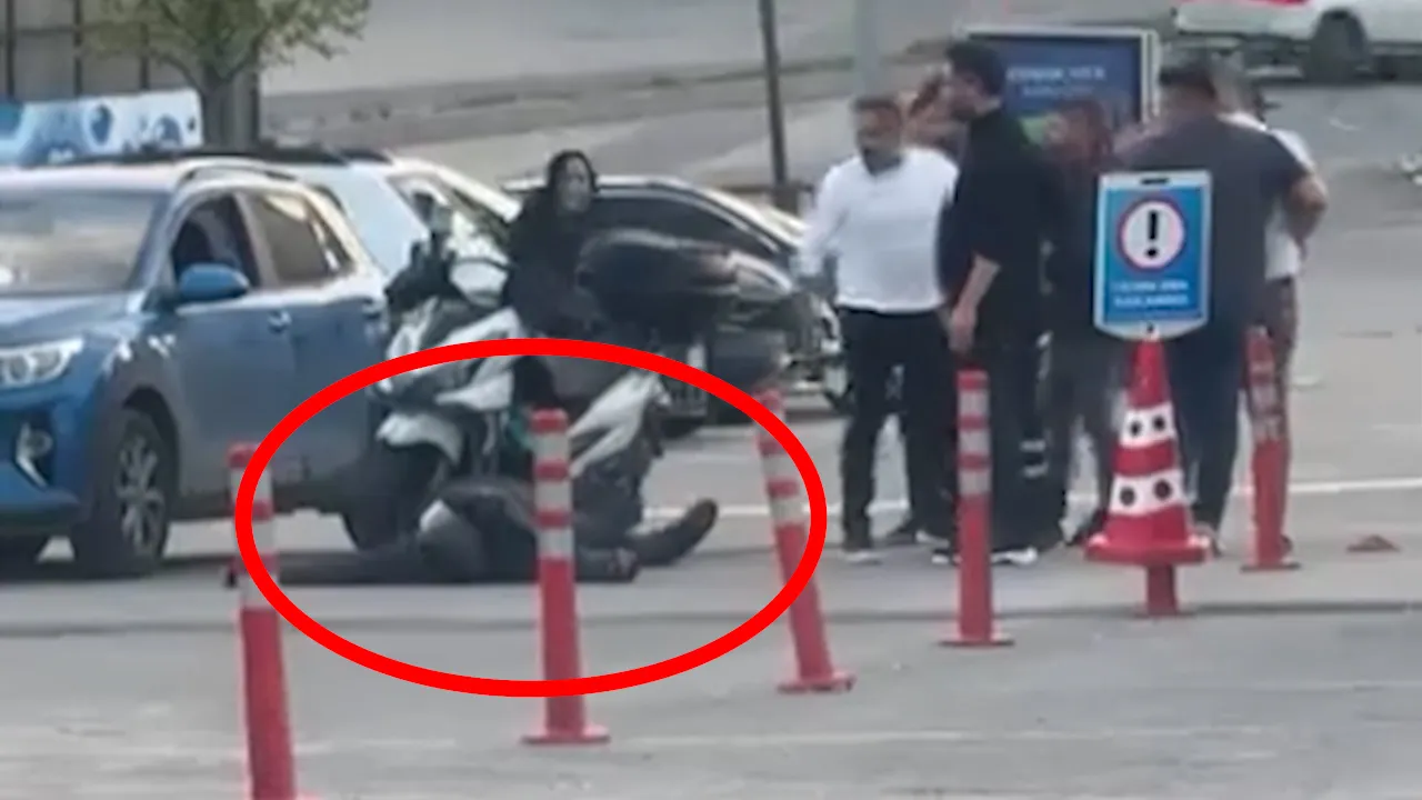 Başakşehir'de oto yıkamada tekme tokat kavga! Motosikletlinin bayıldığı kavga kamerada