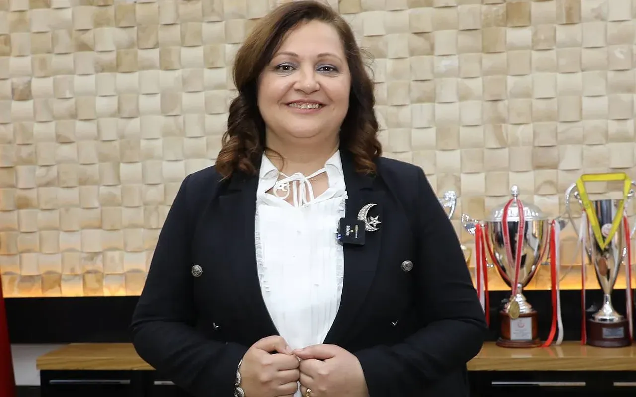 Burcu Köksal sessizliğini bozdu! Özgür Özel hakkında sert sözler: Benim burnumdan getirdi