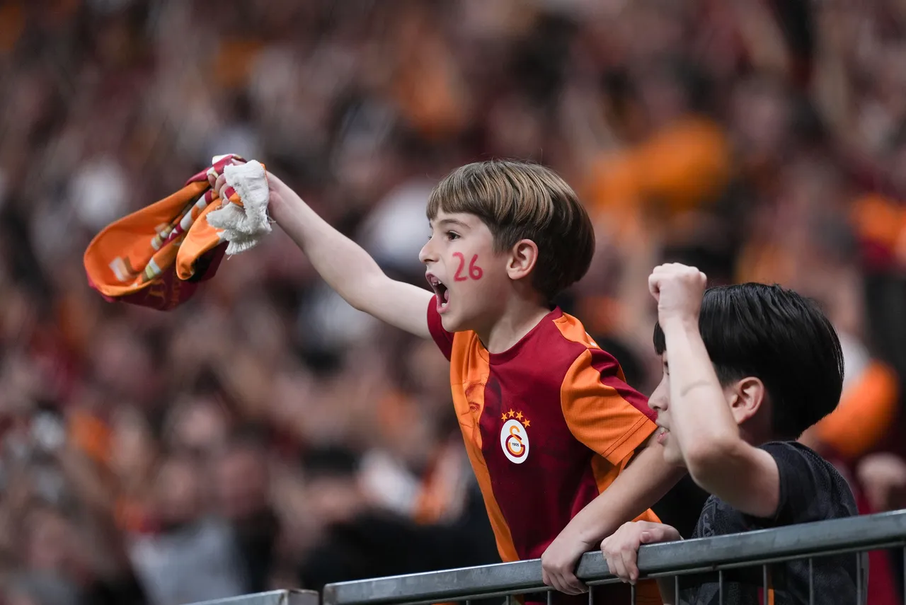 Süper Lig’in 33'üncü haftasında Galatasaray ile Antalyaspor RAMS Park'ta karşılaştı. Galatasaraylı taraftarlar, 26'ncı şampiyonluğu böyle kutladı.