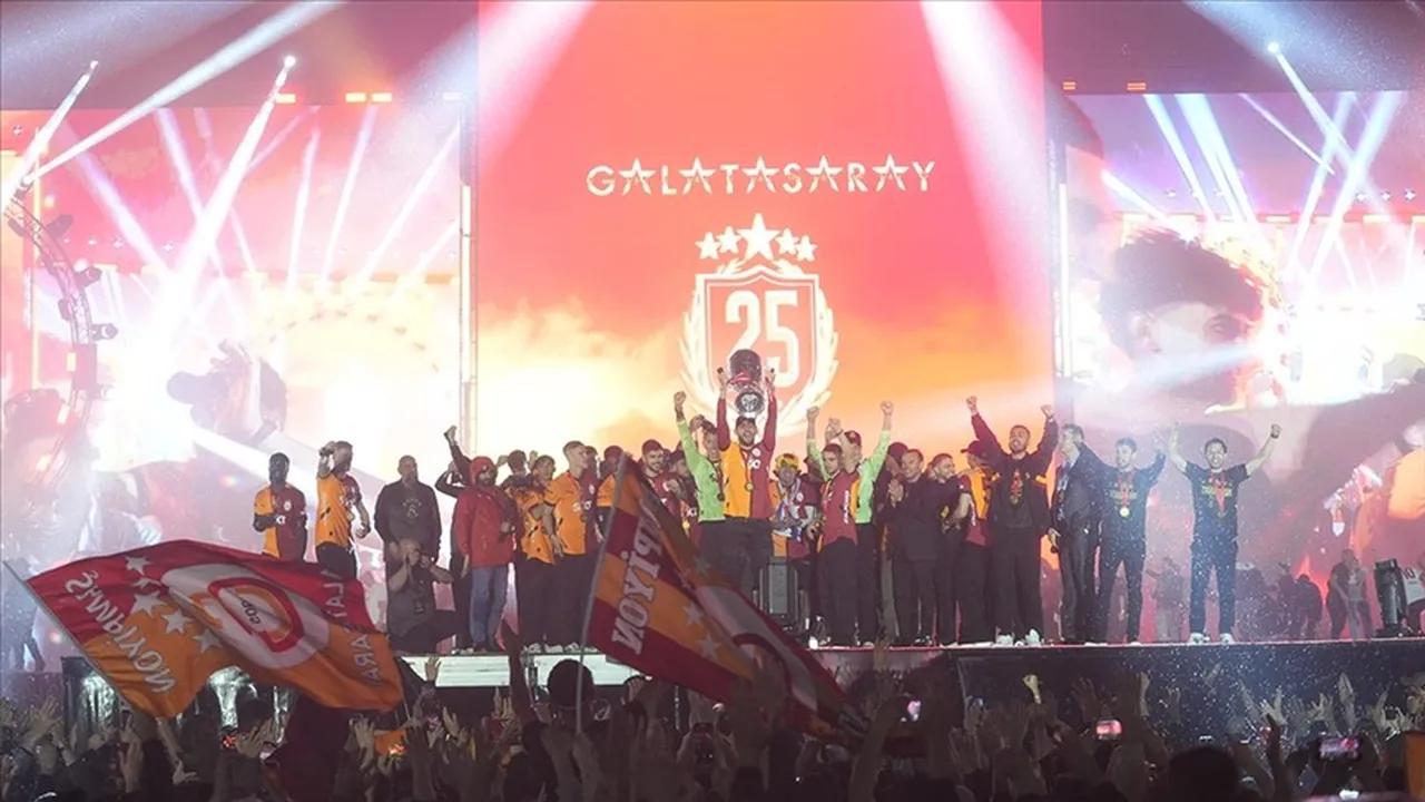 Galatasaray Kulübü, futbol takımının Süper Lig'deki 25'inci şampiyonluğu sebebiyle kutlama organizasyonu düzenlemişti.