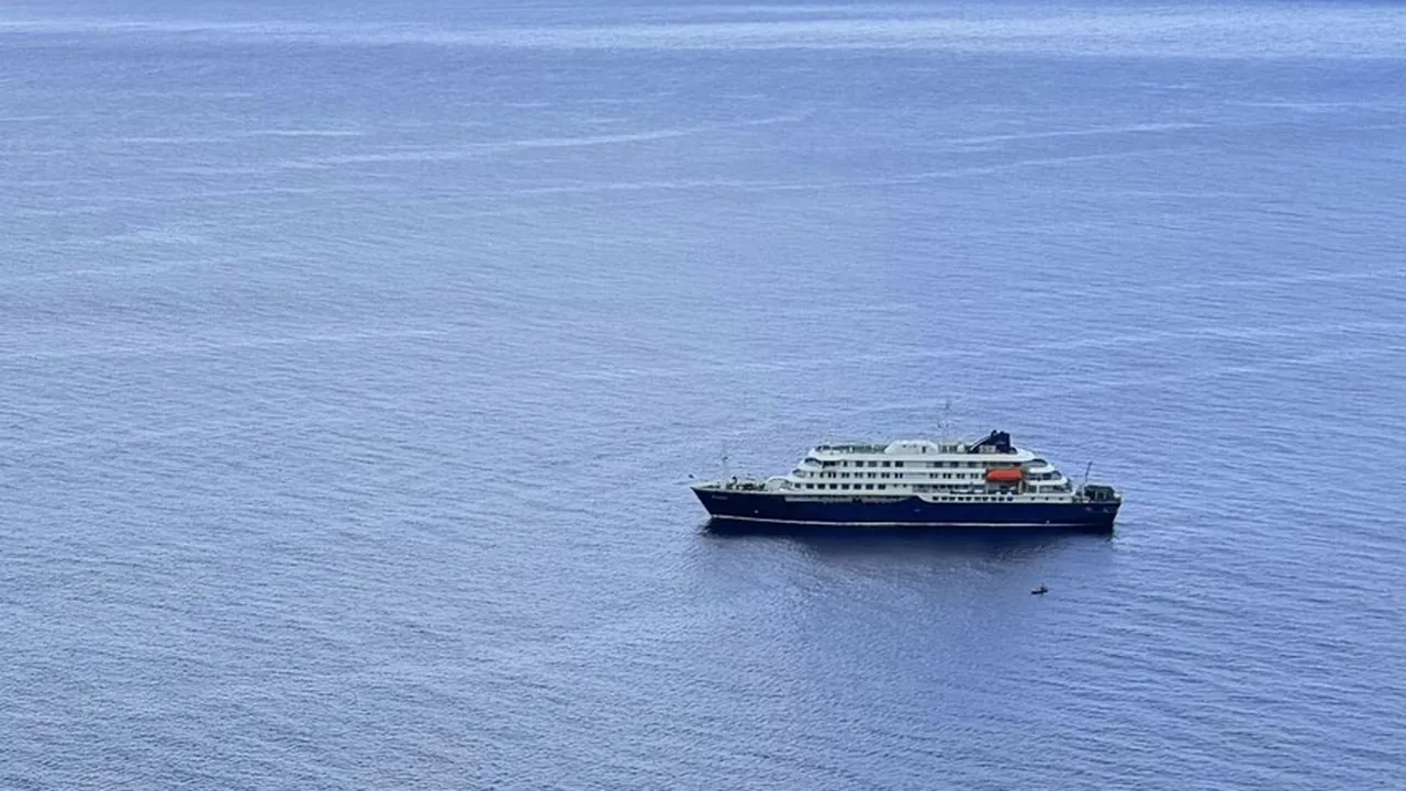 Hantavirüs vakalarının tespit edildiği Hollanda bandralı "MV Hondius" gemisi