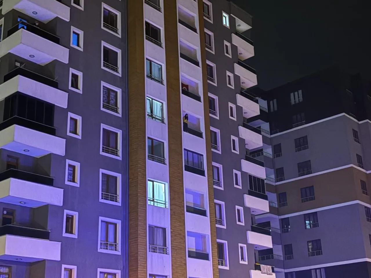 Kayseri'de hareketli anlar! İntihar etmek isteyen kadın ikna edildi