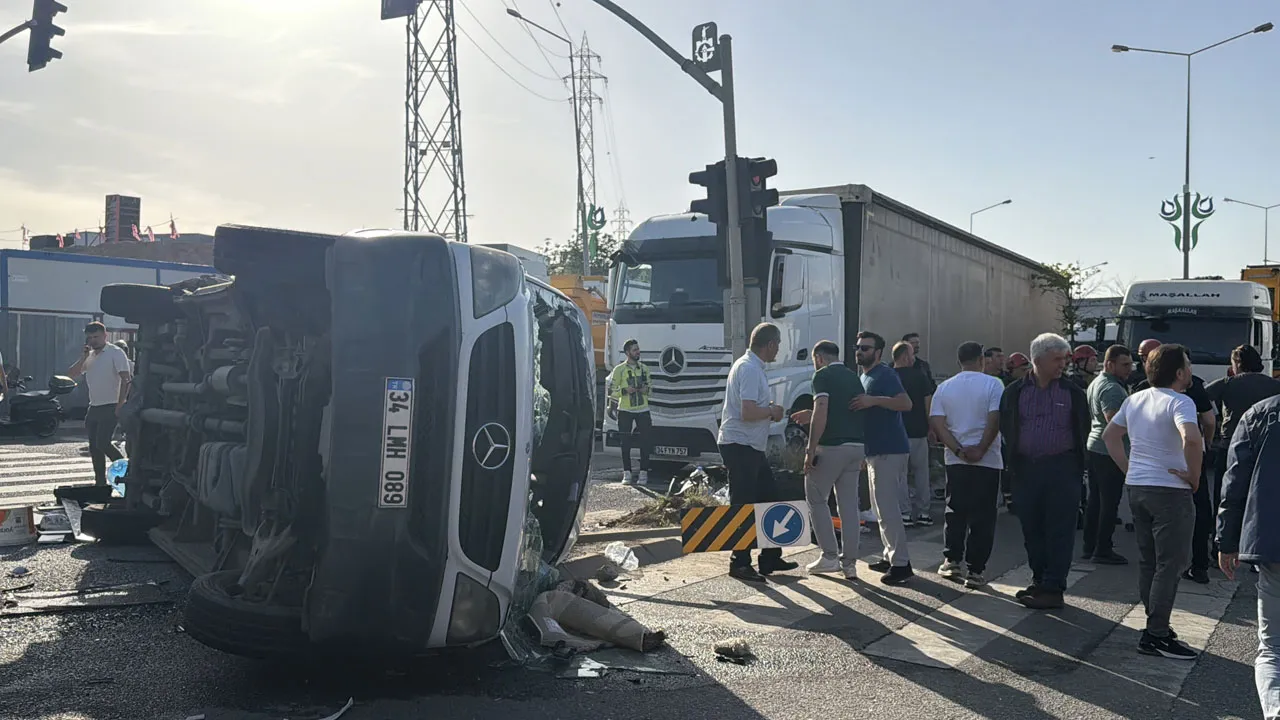 Kocaeli'de işçi servisi tırla çarpıştı! Çok sayıda yaralı var