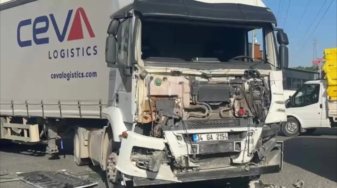 Kocaeli'de işçi servisi tırla çarpıştı! Çok sayıda yaralı var