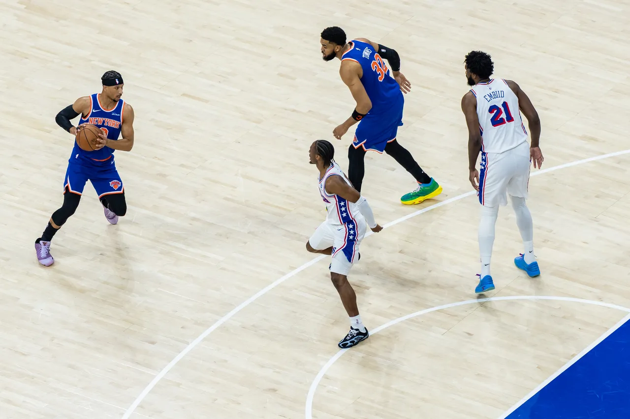 Doğu Konferansı Yarı Finali 4'üncü maçında New York Knicks ve Philadelphia 76ers, Xfinity Mobile Arena’da karşı karşıya geldi.