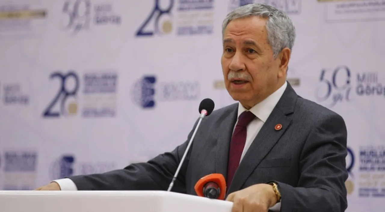 "Önce KHK’lıları halletsinler" diyen Arınç'a MHP'den sert sözler: "Siyaset fosili, FETÖ kuryesi"